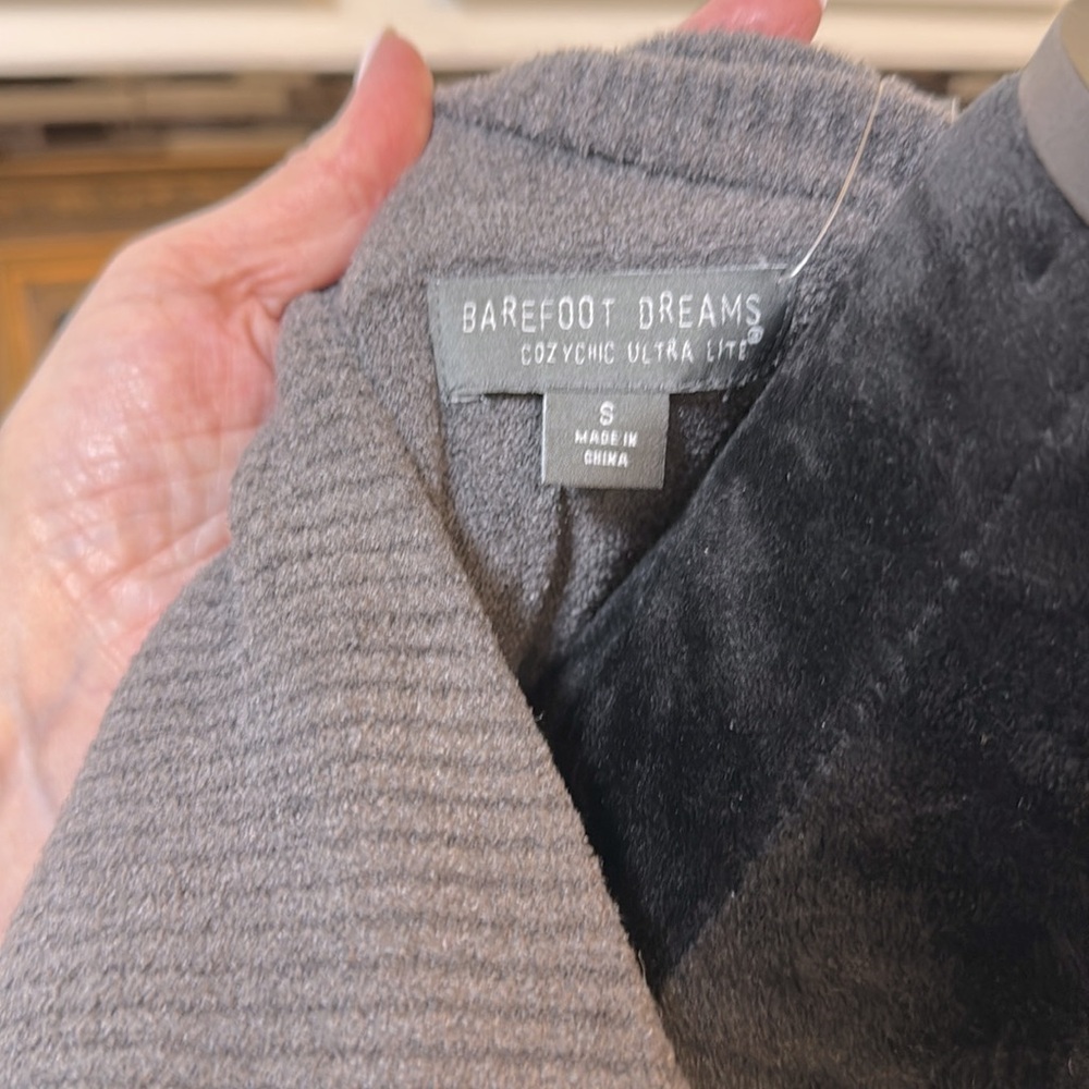 Barefoot Dreams cozy chic ultra lite size small - Picture 5 of 5